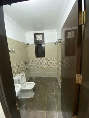Bathroom in 2.5 BHK Apartment at Gardenia Glory, Sector 46 – for Rent