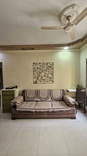 2 BHK Apartment For Rent in Shree Mahavir Darshan CHS Kandivali West, Kandivali West