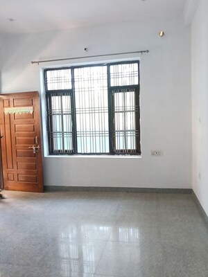 Room in 3 BHK Independent House at Gomti Nagar – for Rent