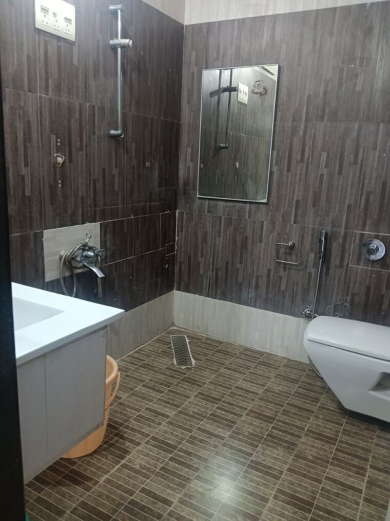 Bathroom, vip colony 4 Bedroom 3000 Sq.Ft. Villa In Vip Colony Raipur 10422415