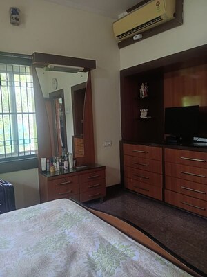 Room in 4 BHK Villa at Vip Colony – for Sale