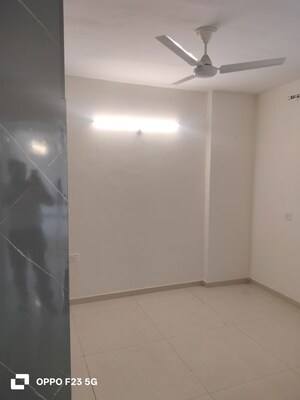 Room in 3 BHK Apartment at Omaxe The Palace, Gomti Nagar – for Rent