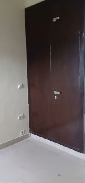 Furnished Amenities in 3 BHK Apartment at SRS Royal Hills, Sector 87 – for Rent