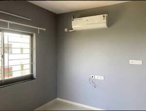 Room in 3 BHK Apartment at Frontline Seven, Kokapet – for Rent