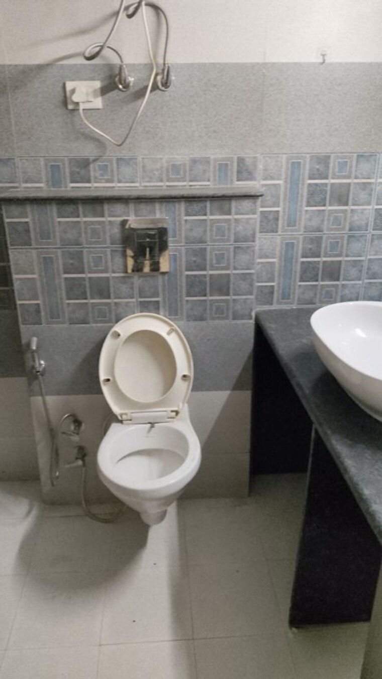 Bathroom, chattarpur 3 Bedroom 150 Sq.Yd. Builder Floor In Chattarpur Delhi 10115542