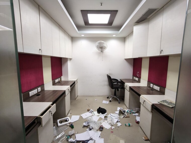 Team Area, netaji subhash place Commercial Office Space 967 Sq.Ft. In Netaji Subhash Place Delhi 10422587