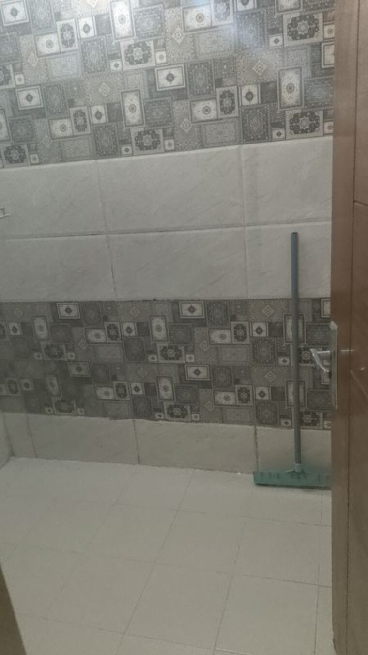 Bathroom, malviya nagar 2 Bedroom 75 Sq.Yd. Builder Floor In Malviya Nagar Delhi 10422598