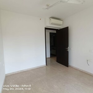 Room in 2 BHK Apartment at Hiranandani Castle Rock, Powai – for Rent