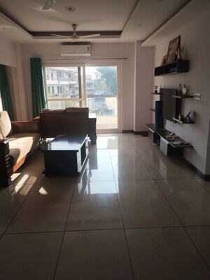 Team Area in 3 BHK Apartment at Suncity Heights, Sector 54 – for Rent