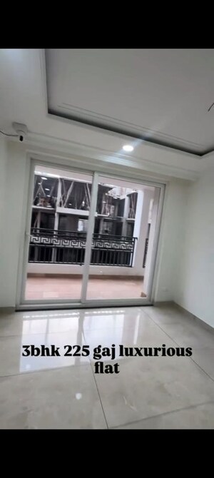 Bedroom in 3 BHK Apartment at Ghazipur – for Rent