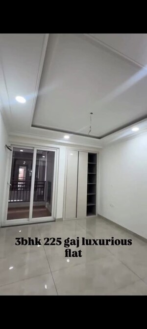 Bedroom in 3 BHK Apartment at Ghazipur – for Rent