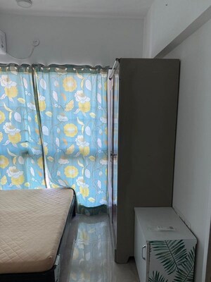 Furnished Amenities in 2 BHK Apartment at Sheth Vasant Oasis, Andheri East – for Rent