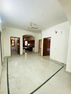 Room in 2.5 BHK Builder Floor at Sector 23 – for Rent