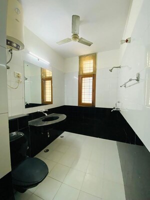 Team Area in 2.5 BHK Builder Floor at Sector 23 – for Rent