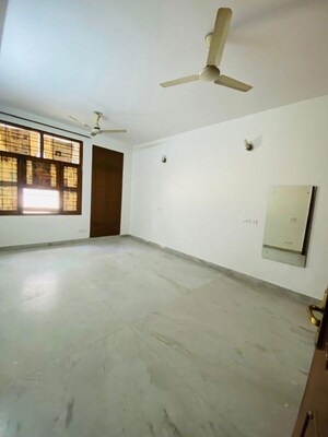 Room in 2.5 BHK Builder Floor at Sector 23 – for Rent