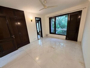 Room in 4 BHK Builder Floor at Defence Colony – for Rent