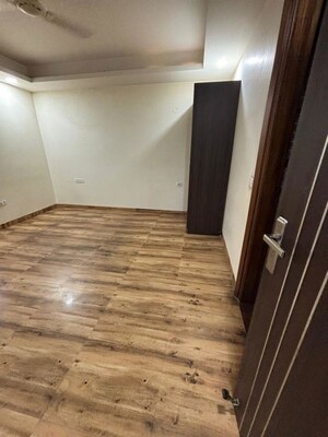 Room in 2 BHK Builder Floor at Sector 32 – for Rent