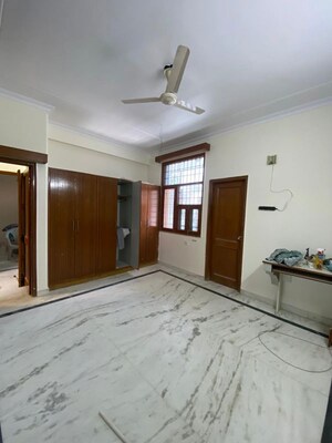 Bedroom in 2 BHK Builder Floor at Sector 23 – for Rent