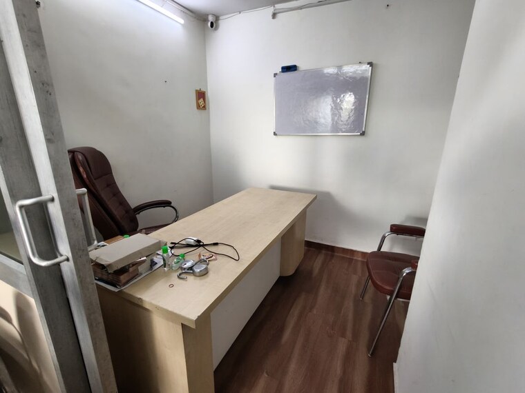 Team Area, netaji subhash place Commercial Office Space 398 Sq.Ft. In Netaji Subhash Place Delhi 10422771