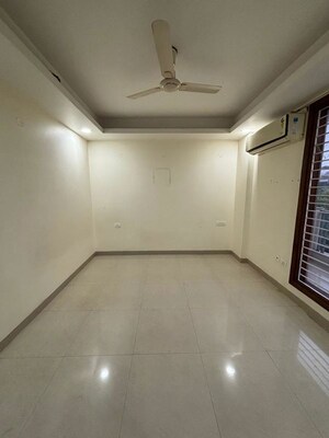 Room in 2 BHK Builder Floor at Sector 48 – for Rent