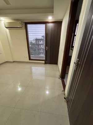 Room in 2 BHK Builder Floor at Sector 48 – for Rent