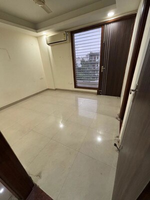 Room in 2 BHK Builder Floor at Sector 48 – for Rent