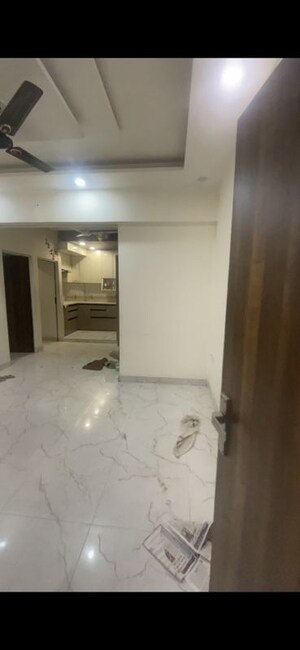 Room in 2 BHK Apartment at Manokamna Apartment, Vasundhara Sector 4 – for Rent
