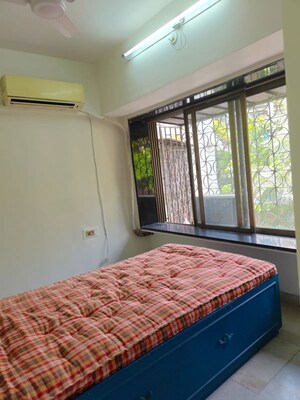 Bedroom in 2.5 BHK Apartment at Andheri West – for Rent