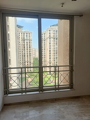 Room in 2 BHK Apartment at Hiranandani Estate Rodas Enclave, Ghodbunder Road – for Rent