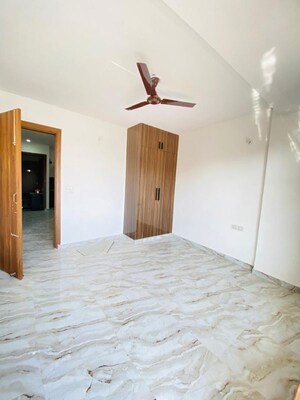 Room in 2 BHK Builder Floor at Sector 23a – for Rent
