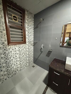 Bathroom in 2 BHK Builder Floor at Sector 40 – for Rent