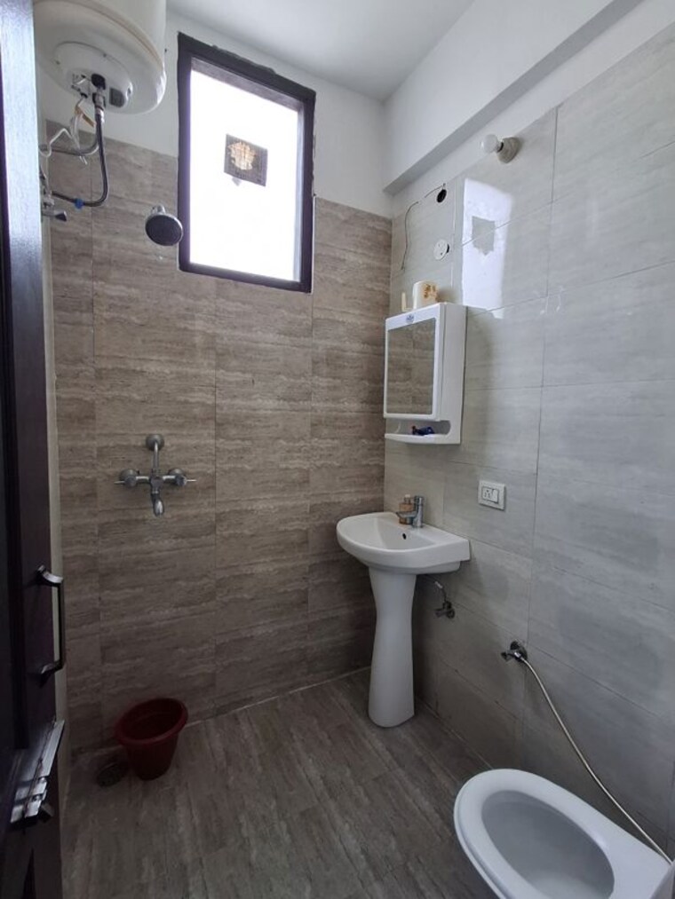 Bathroom, preet colony 3 Bedroom 1150 Sq.Ft. Builder Floor In Preet Colony Zirakpur 10422851