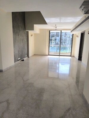 Room in 4 BHK Apartment at M3M Golf Estate, Sector 65 – for Rent