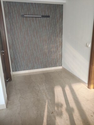 Room in 4 BHK Apartment at M3M Golf Estate, Sector 65 – for Rent