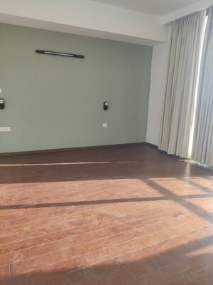 Room in 4 BHK Apartment at M3M Golf Estate, Sector 65 – for Rent