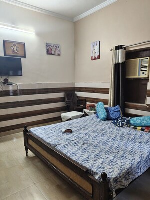 Bedroom in 6+ BHK Independent House at Aliganj – for Sale