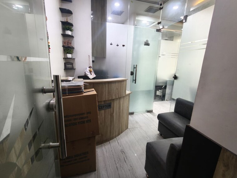 Team Area, netaji subhash place Commercial Office Space 525 Sq.Ft. In Netaji Subhash Place Delhi 10422934