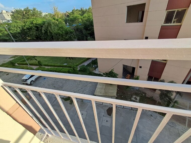Balcony, sadh nagar 1 Bedroom 55 Sq.Mt. Apartment In Sadh Nagar Delhi 10422848
