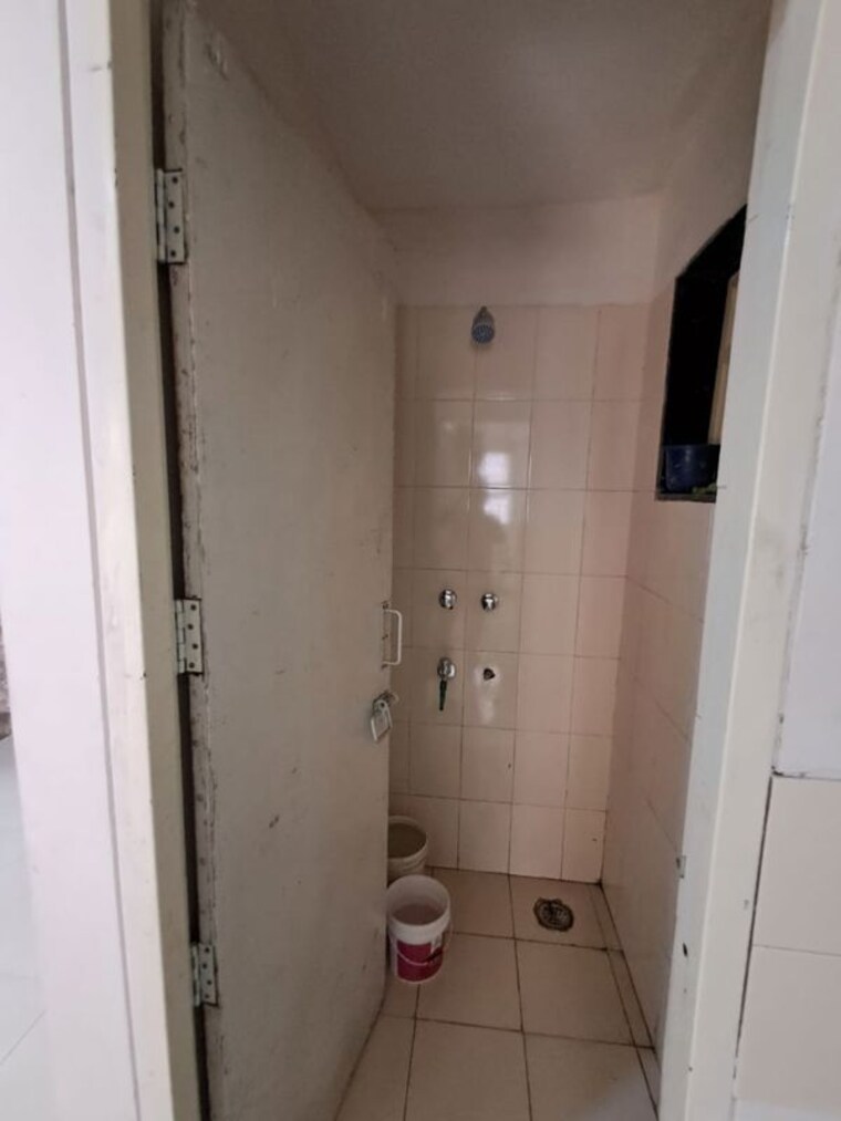 Bathroom, sadh nagar 1 Bedroom 55 Sq.Mt. Apartment In Sadh Nagar Delhi 10422848