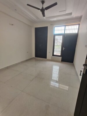 Room in 4 BHK Builder Floor at Green Fields Colony – for Rent