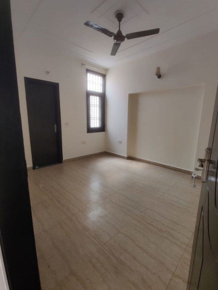 Room, green fields colony 4 Bedroom 2500 Sq.Ft. Builder Floor In Green Fields Colony Faridabad 10422821
