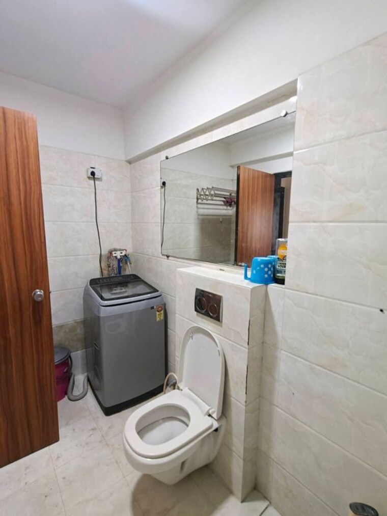 Bathroom, dlh-metroview 2 Bedroom 689 Sq.Ft. Apartment In Andheri West Mumbai 10422958