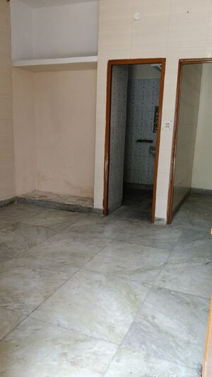 Room in 2 BHK Builder Floor at Ip Colony – for Rent