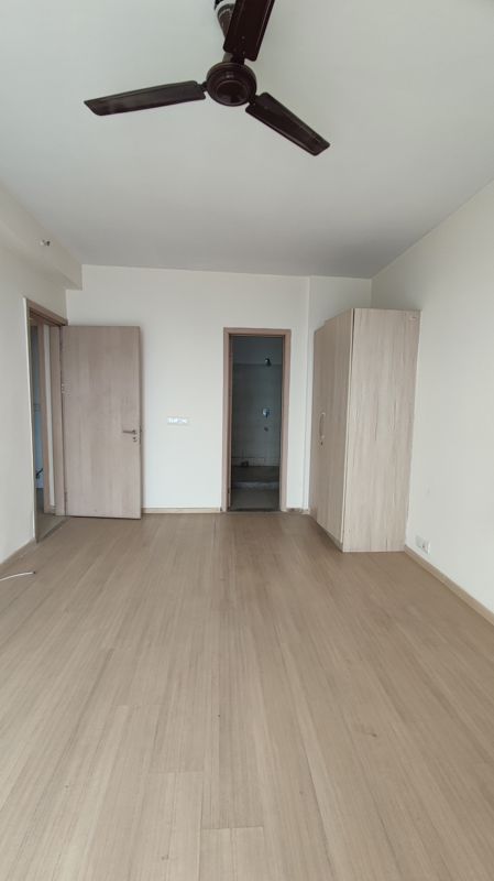 3.5 BHK + Pooja Room,Servant Room 1940 Sq.Ft. Apartment in DLF Express Greens