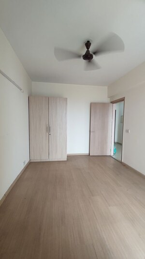Room in 3.5 BHK Apartment at DLF Express Greens, Manesar Sector 1a – for Sale