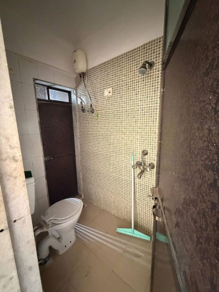 Bathroom, gokul-panchavati-apartment 2 Bedroom 625 Sq.Ft. Apartment In Andheri West Mumbai 10423020