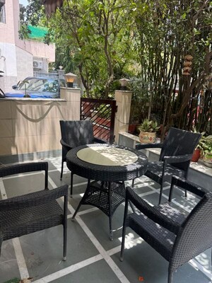 Team Area in 3 BHK Apartment at Vasant Kunj – for Rent