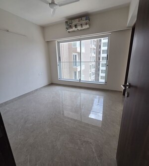 Room in 2 BHK Apartment at Nahar Amrit Shakti, Chandivali – for Rent