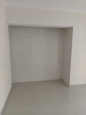 Room in 2 BHK Apartment at Thane West – for Rent