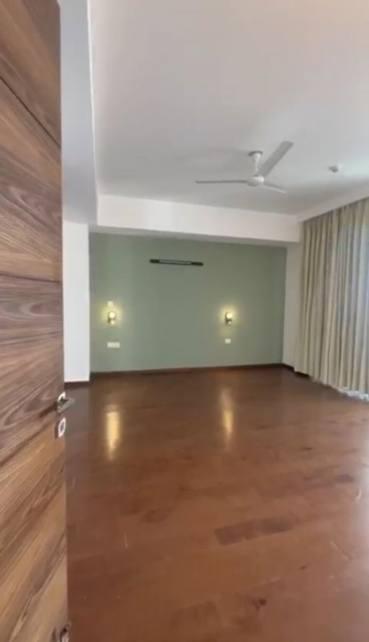 Room, m3m-golf-estate-fairway-east 3 Bedroom 3844 Sq.Ft. Apartment In Sector 65 Gurgaon 10423055